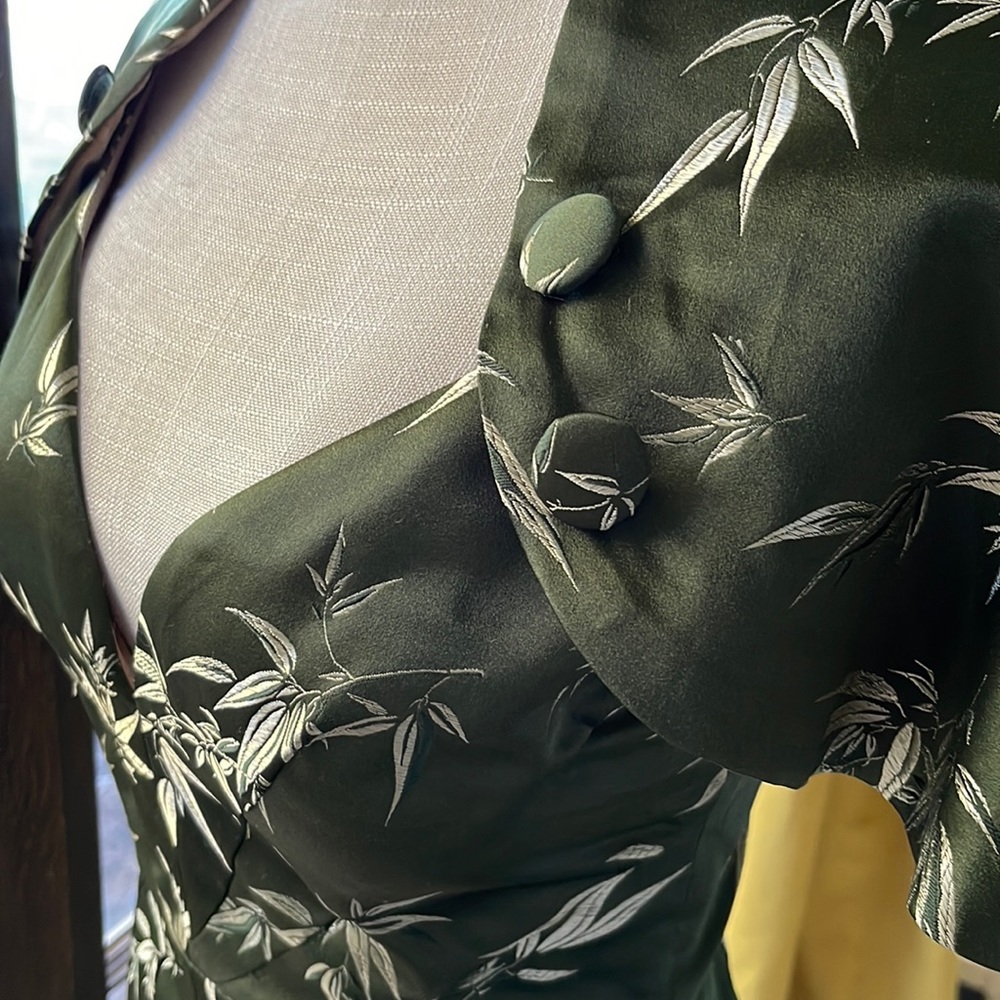NWT Le Palais Vintage Satin Green Dress With Cape Medium - Picture 5 of 17